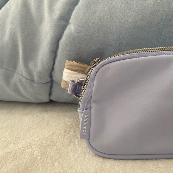 Lululemon everywhere belt bag - Picture 3 of 5